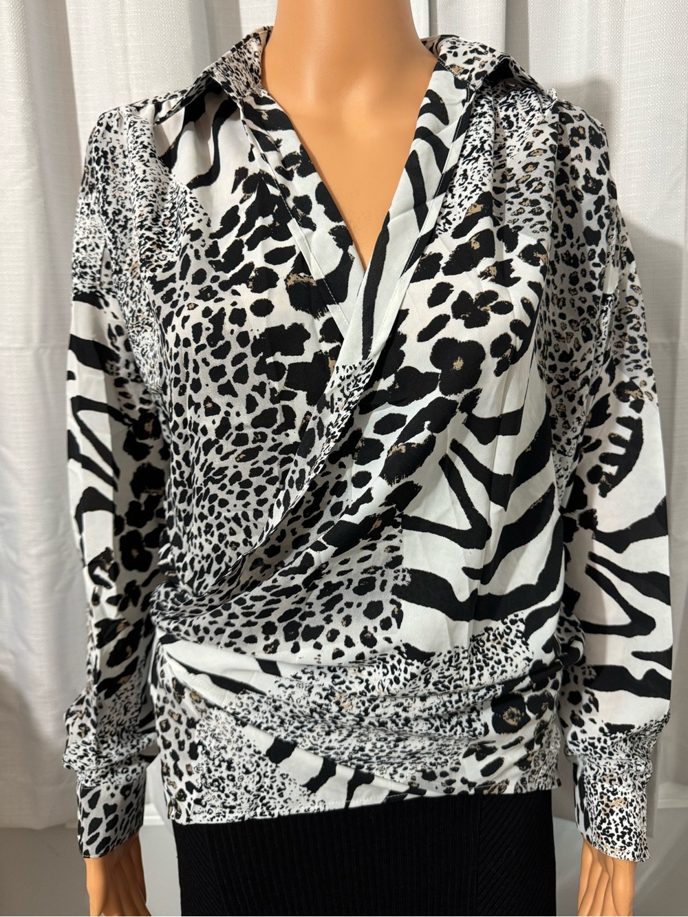 Pretty Easel size S black white animal print long sleeve wrap blouse new